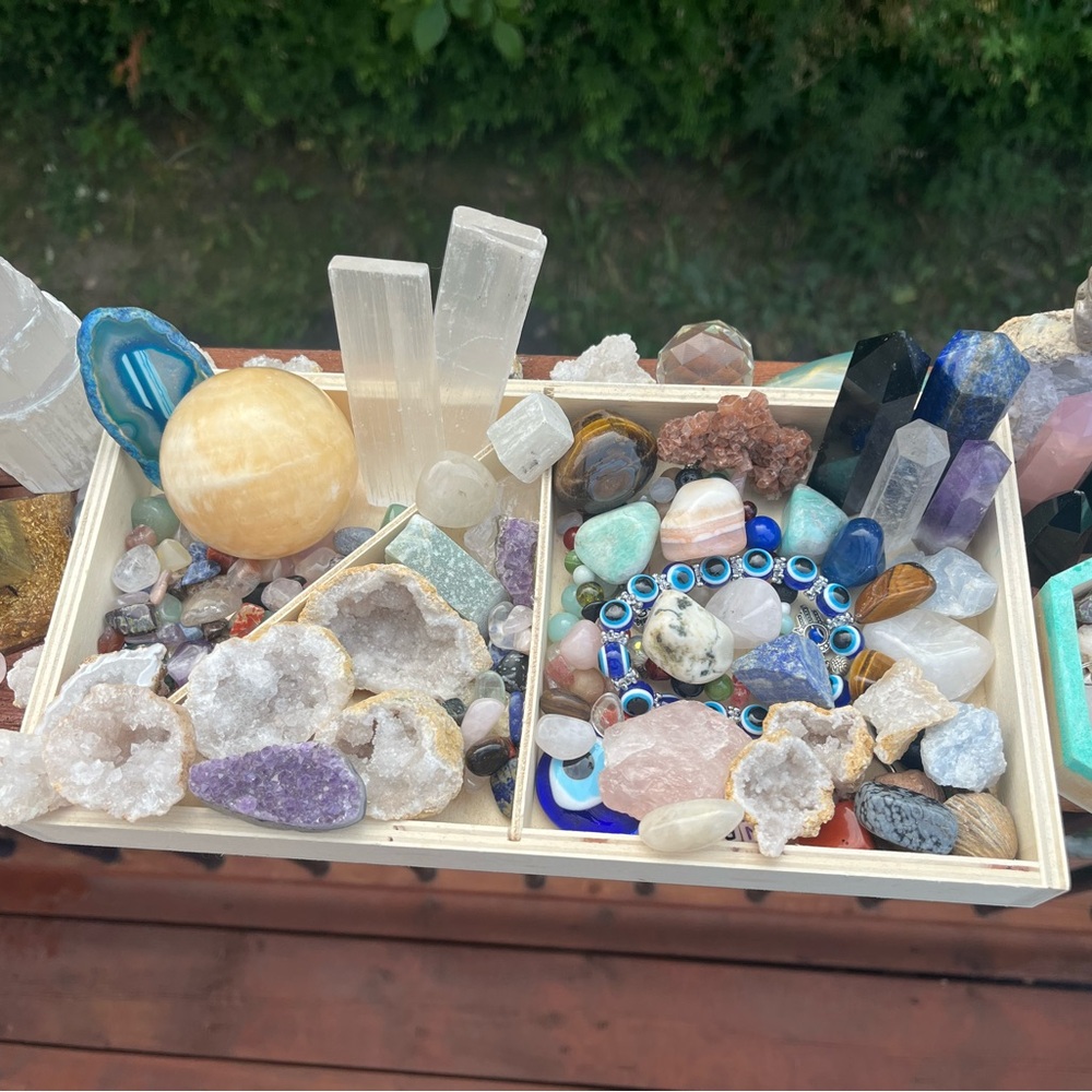 Huge crystal collection - Selenite, Amethyst, Quartz, Labradorite & more - Picture 9 of 10